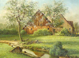 Scheune und Haus hinter blühenden Bäumen